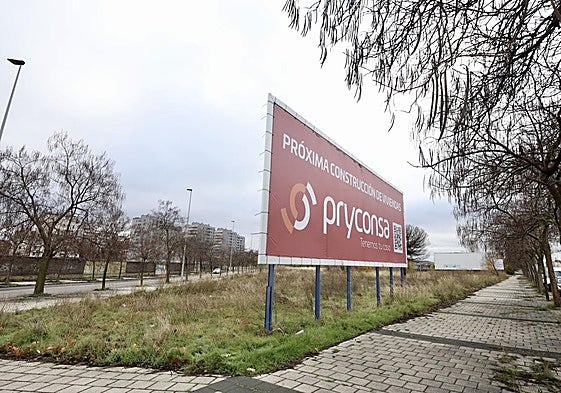 Cartel de la promotora Pryconsa anunciando la próxima construcción de viviendas.