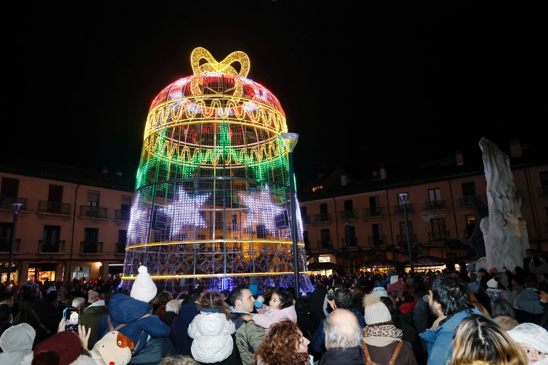 Palencia ilumina sus calles y sus plazas por Navidad