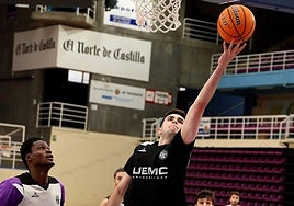 Ordóñez deja una bandeja, en un entrenamiento esta semana en Pisuerga.