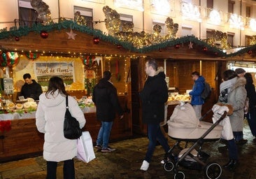 Quince puestos instalan la Navidad en la Plaza Mayor con un mercado que quiere ser puntero en ventas