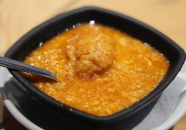 Tapa gratis de sopas de ajo en el bar Onix.