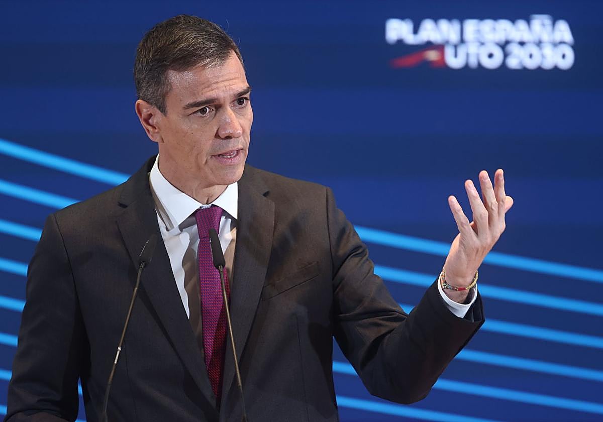 El presidente del Gobierno, Pedro Sánchez, interviene durante la clausura del acto de presentación del Plan España Auto 2030.