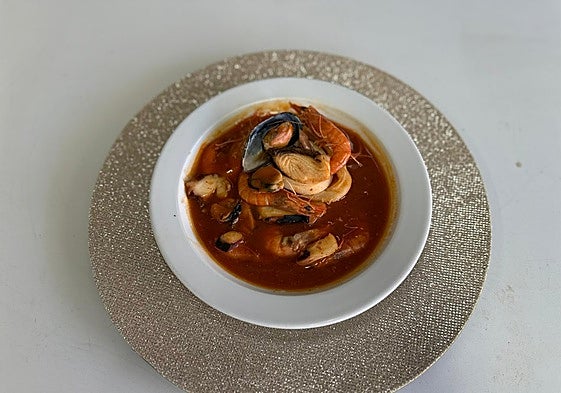 Sopa de marisco elaborada por Píos, uno de los platos de su carta de Navidad