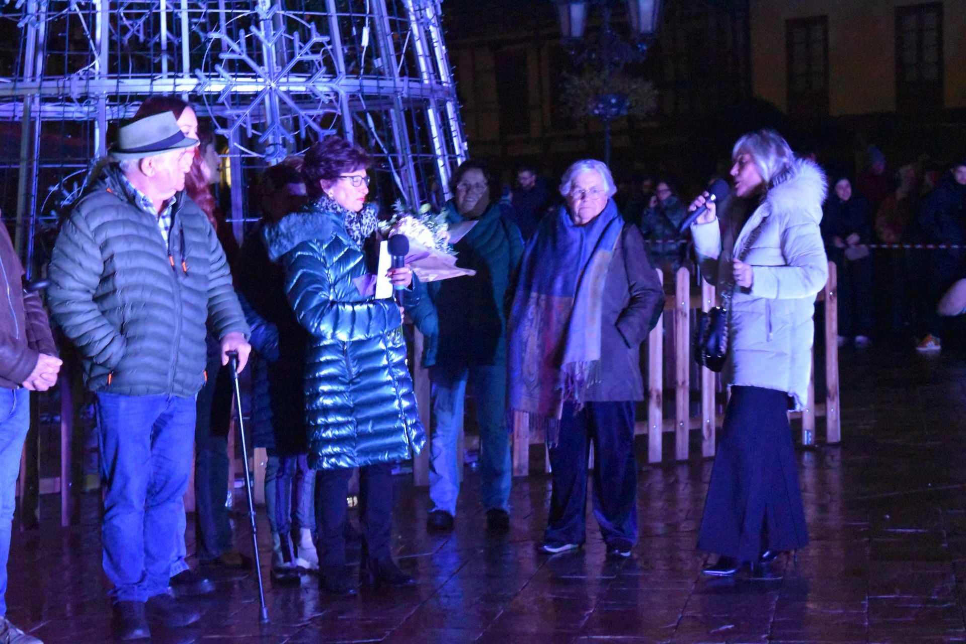 Aguilar recibe a la Navidad con luces y chocolate