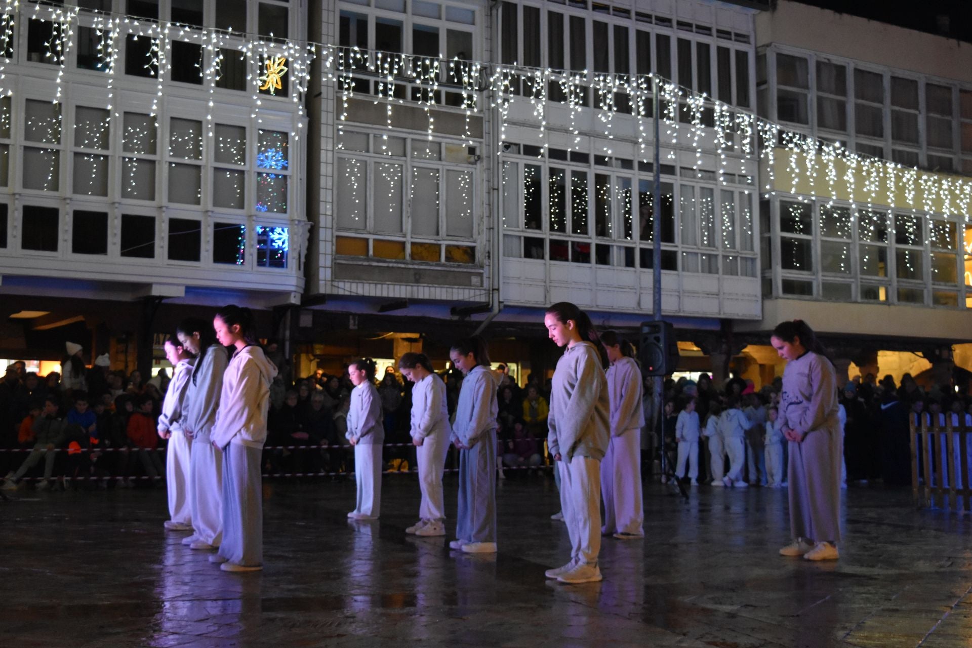 Aguilar recibe a la Navidad con luces y chocolate
