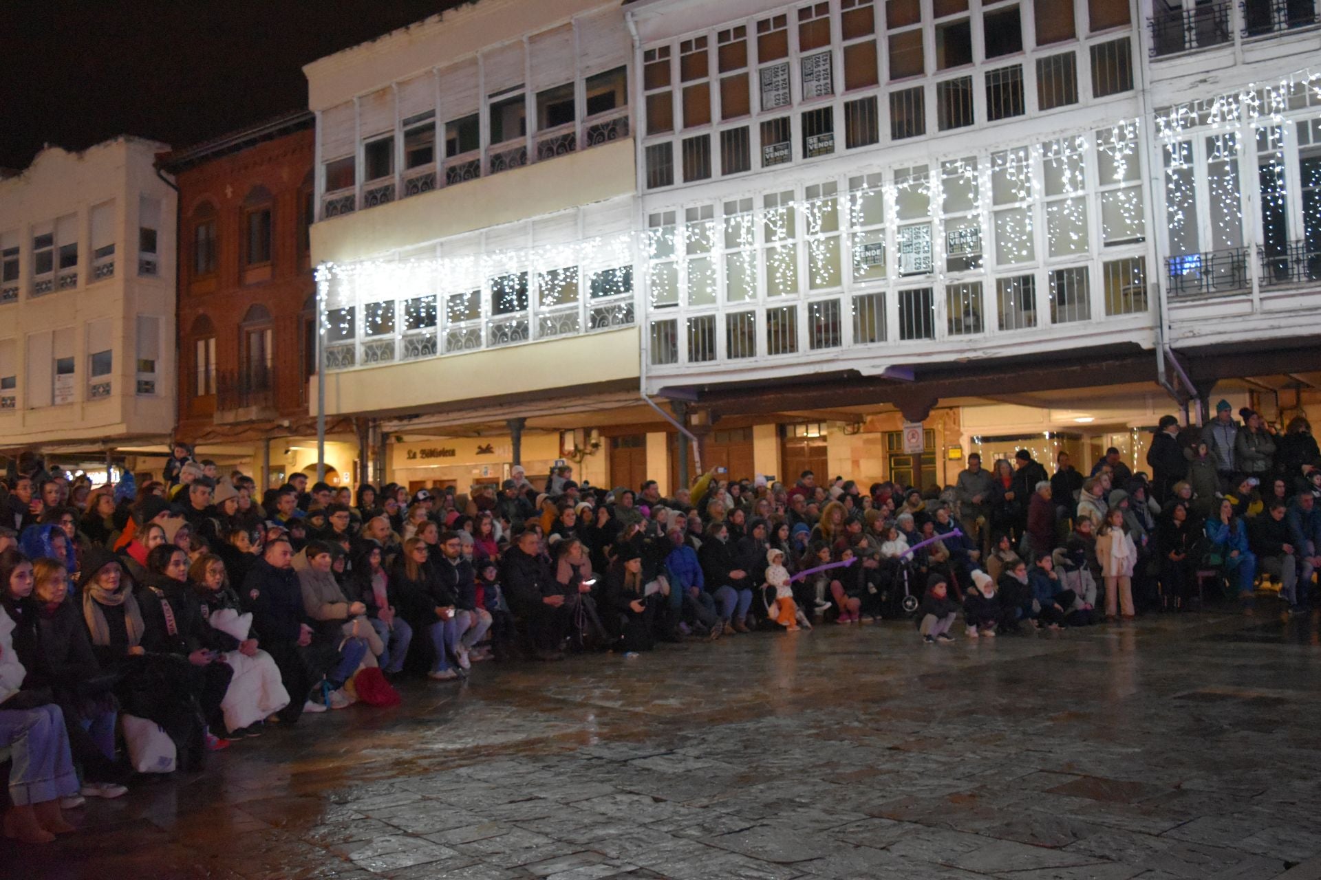 Aguilar recibe a la Navidad con luces y chocolate