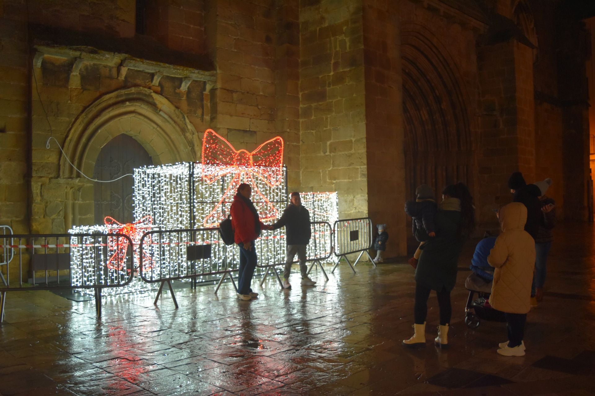 Aguilar recibe a la Navidad con luces y chocolate