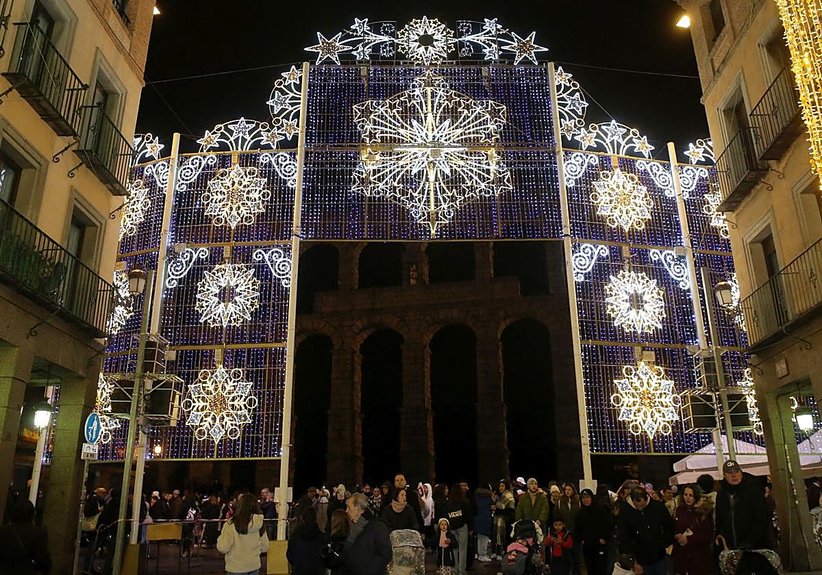 El encendido de la iluminación navideña de Segovia, en fotos