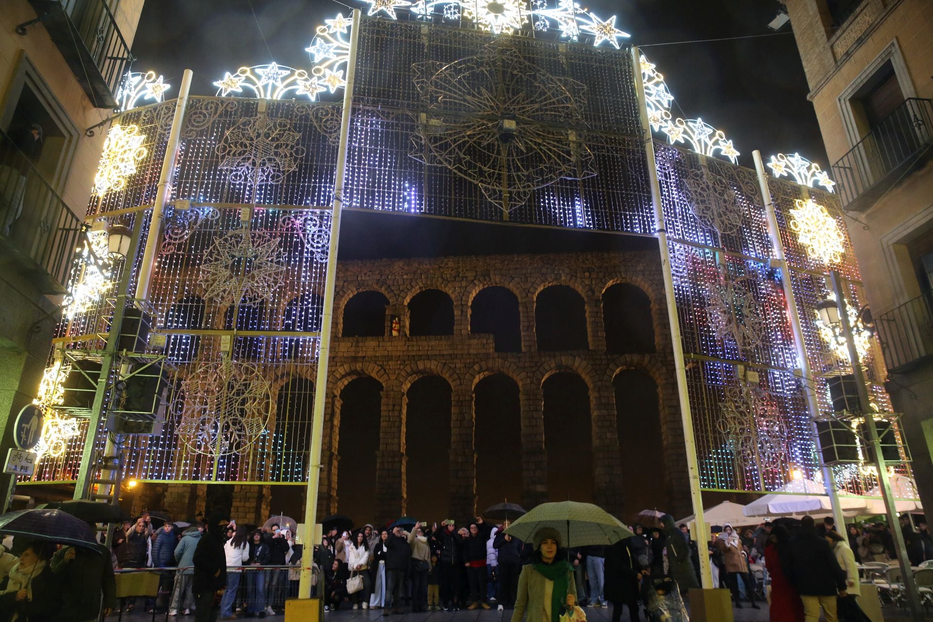 El encendido de la iluminación navideña de Segovia, en fotos