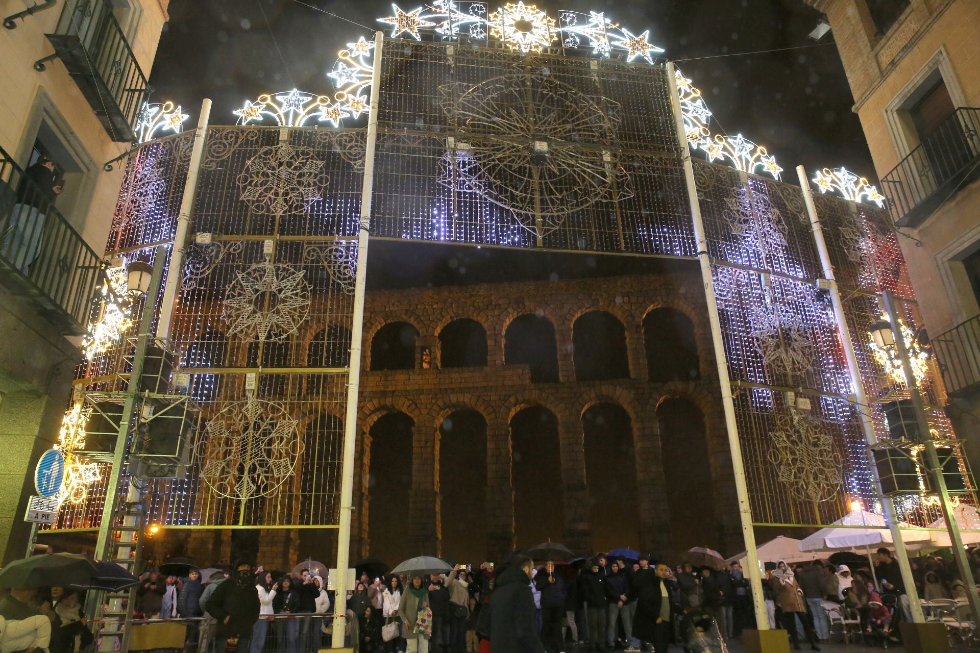 El encendido de la iluminación navideña de Segovia, en fotos