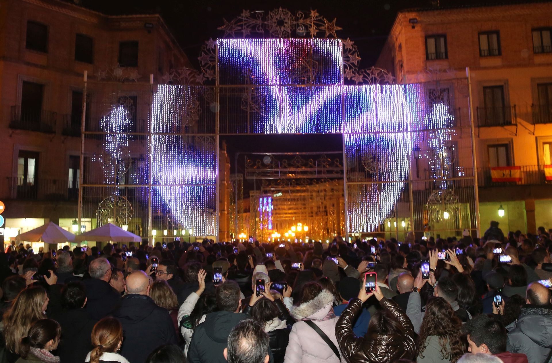 El encendido de la iluminación navideña de Segovia, en fotos