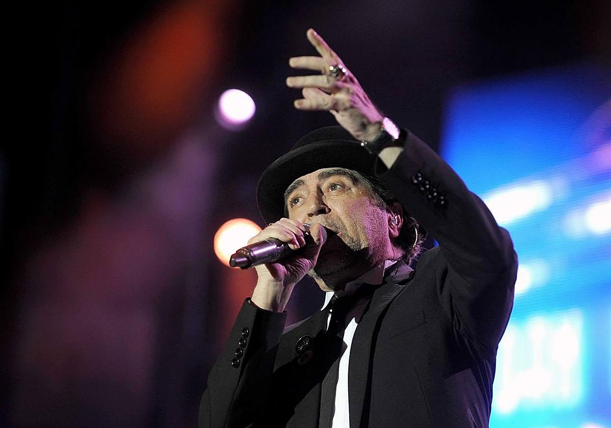 Joaquín Sabina, en el patio central de la Feria de Muestras de Valladolid durante un concierto en 2012.