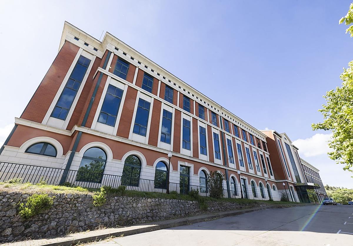 Imagen principal - Antiguo hotel La Vega, balneario de Baños de Molgas y Las Brígidas.