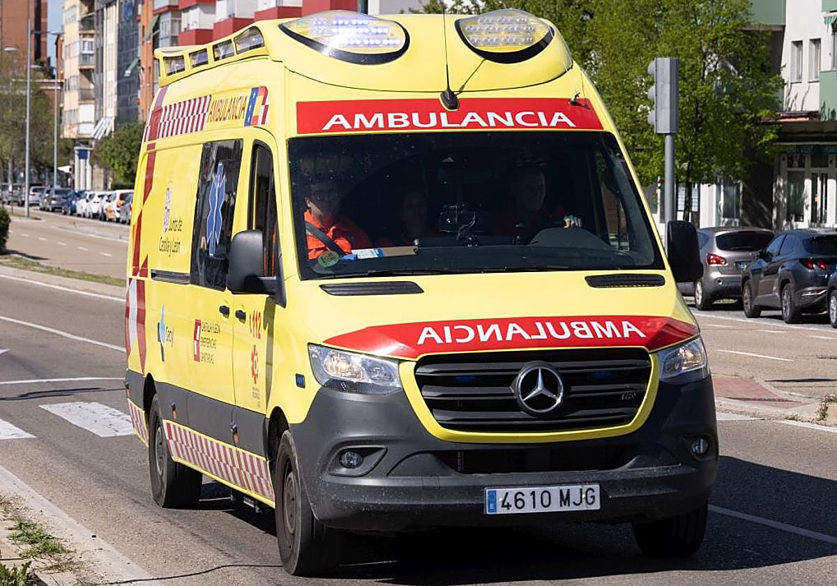 Imagen de archivo de una ambulancia del 112.