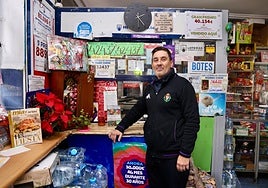 José Miguel Martín, propietario del despacho que ha vendido el premio.