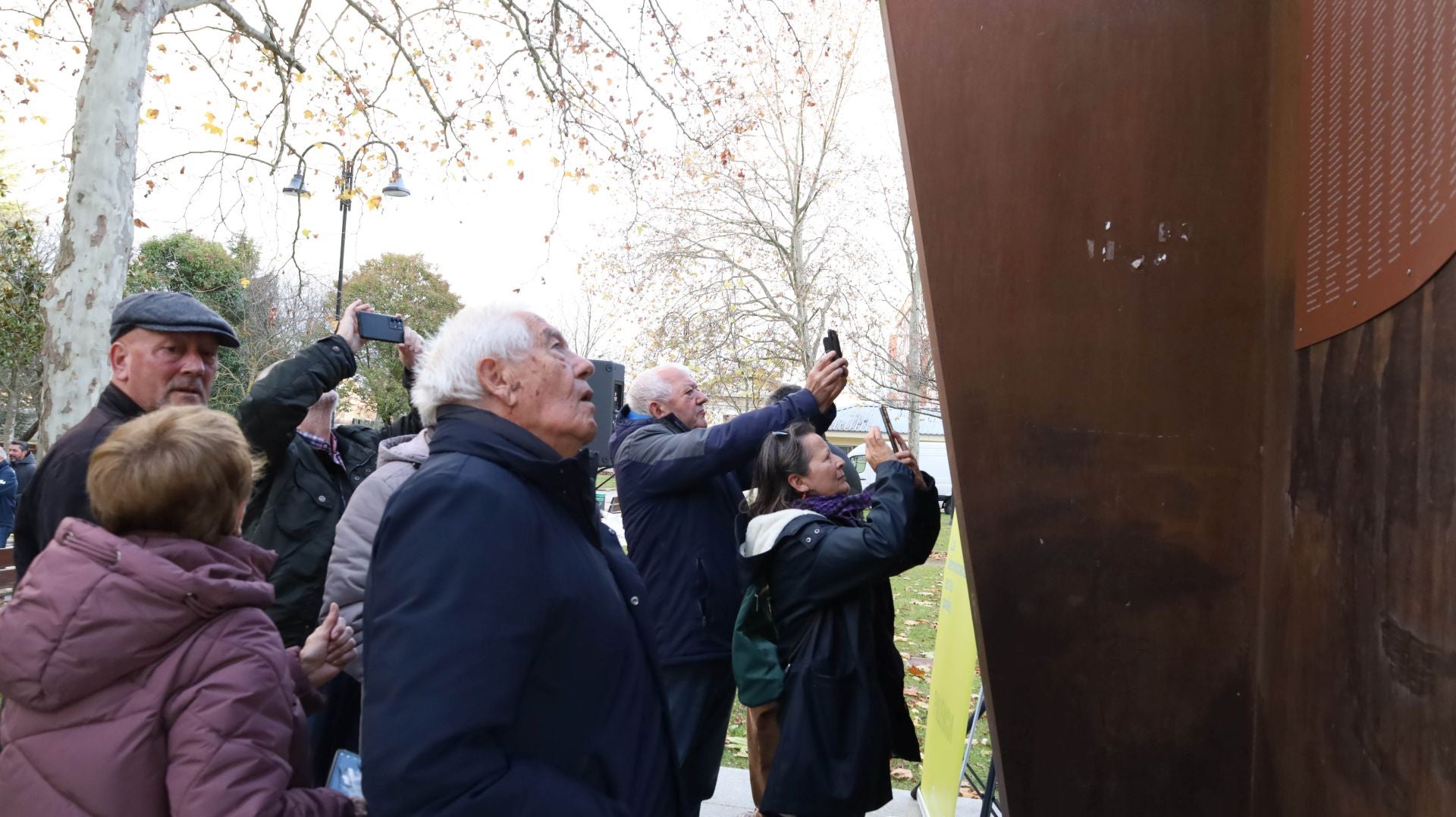 La placa con los nombres de los 497 represaliados franquistas vuelve a Palencia