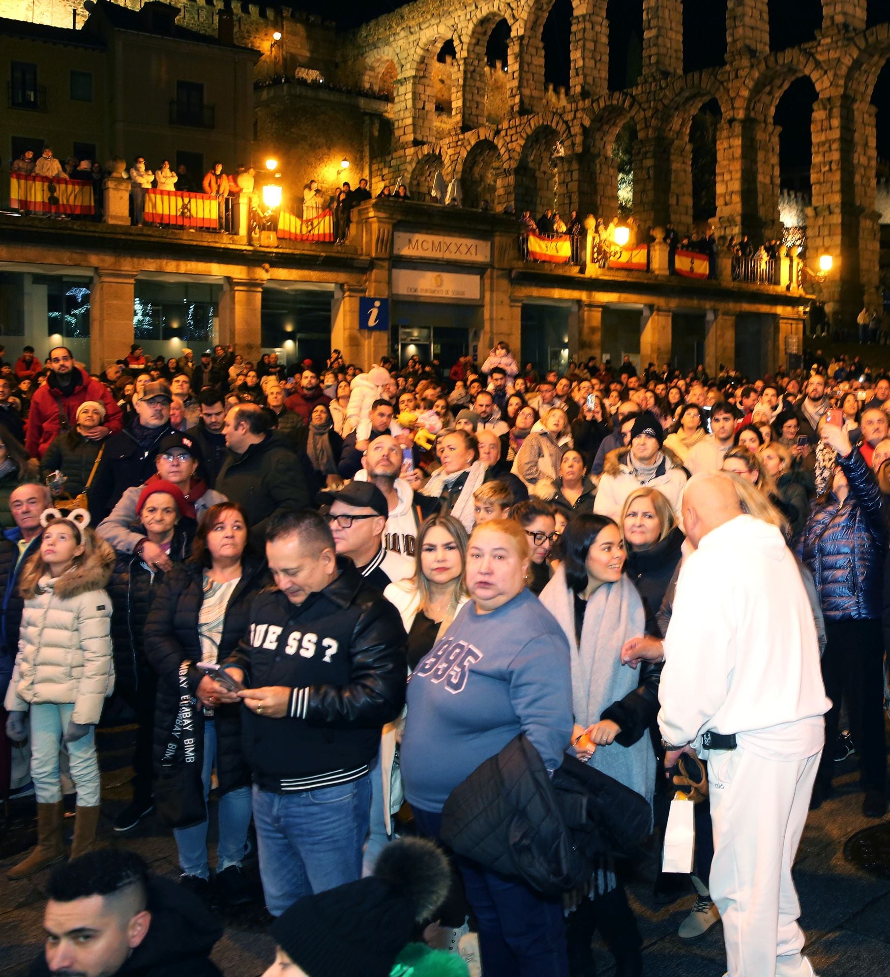 Fotos del aluvión de turistas por las calles de Segovia