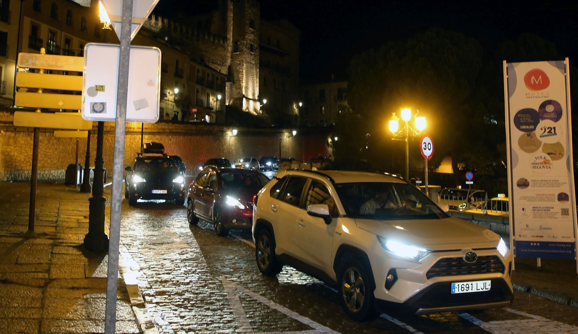 Fotos del aluvión de turistas por las calles de Segovia