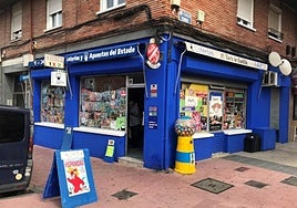 La administración que ha repartido parte del premio, en la calle Villabáñez de Valladolid.