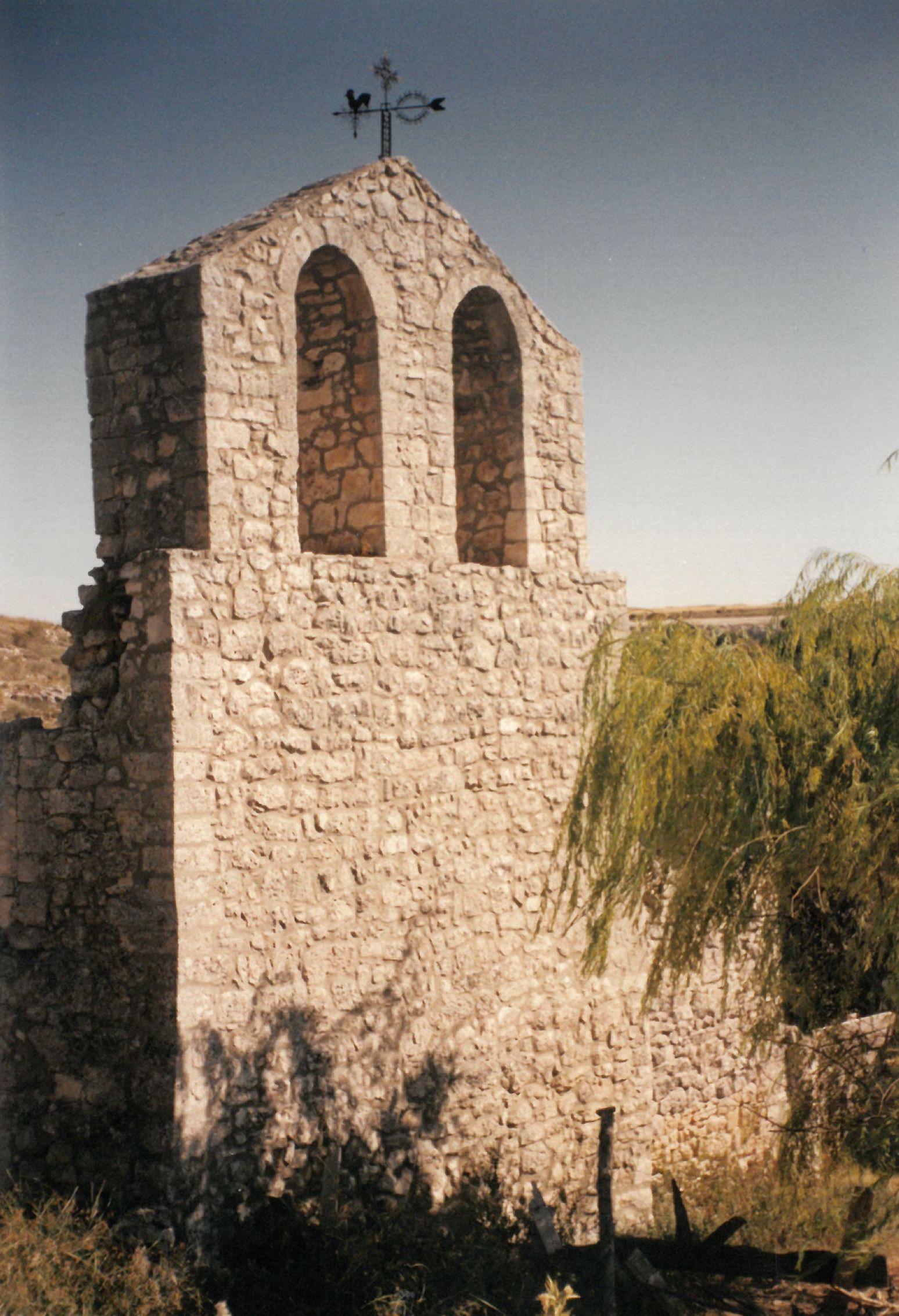Campanario restaurado. San Miguel del Arroyo. 23 de agosto de 1989.