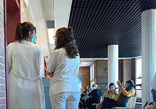 Enfermeras en la zona de consultas de Neumología del Hospital de Segovia.