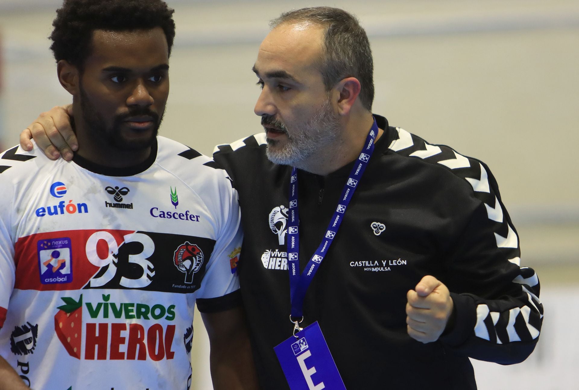 Álvaro Senovilla, entrenador del Viveros Herol Balonmano Nava.