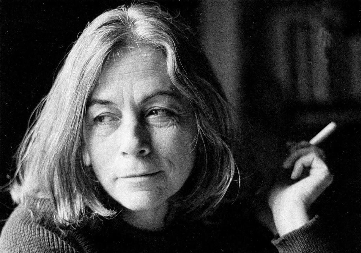 Imagen principal - Arriba, Carmen Martín Gaite. Dos páginas de la novela gráfica.