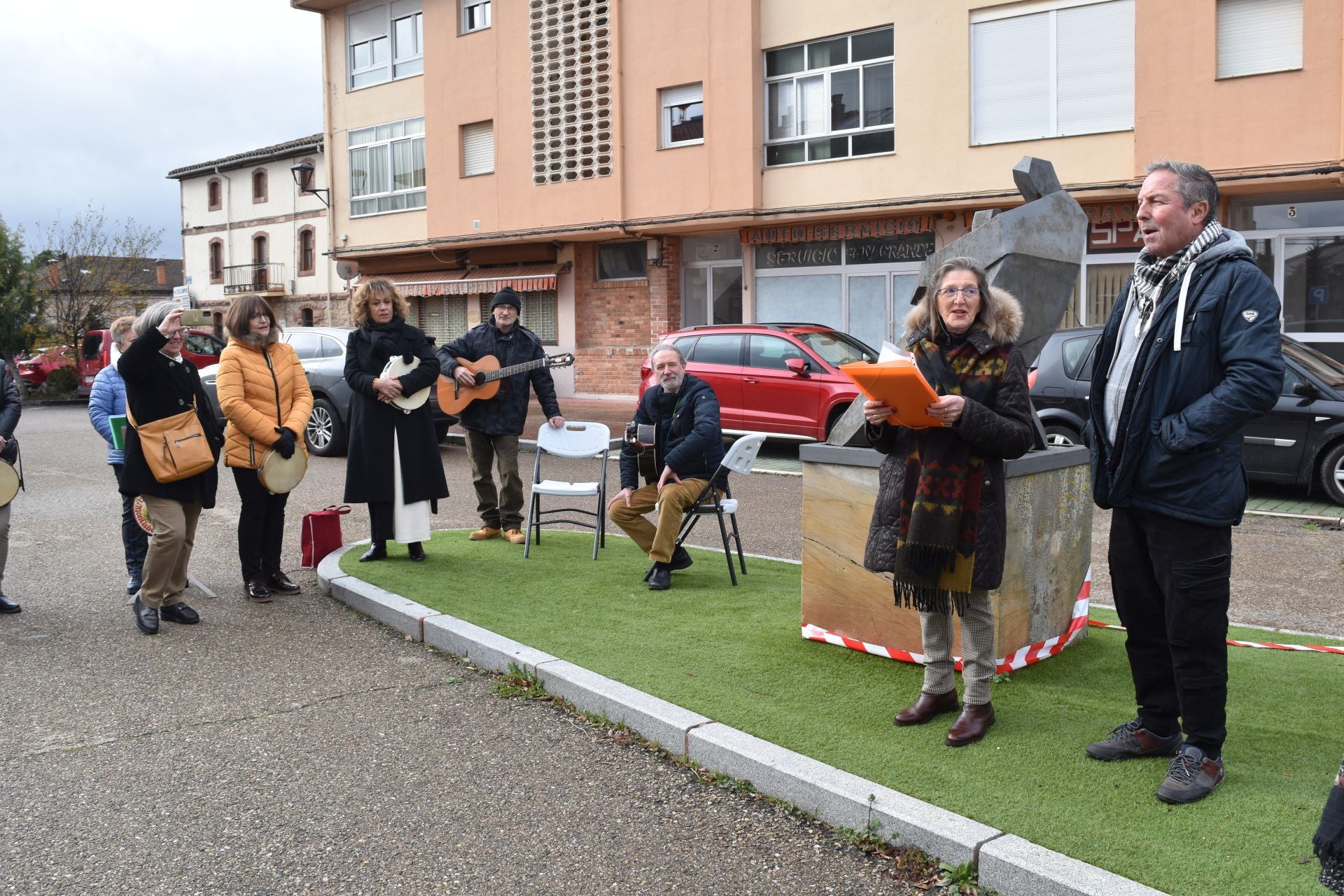 Salinas de Pisuerga se viste de Navidad con ganchillo
