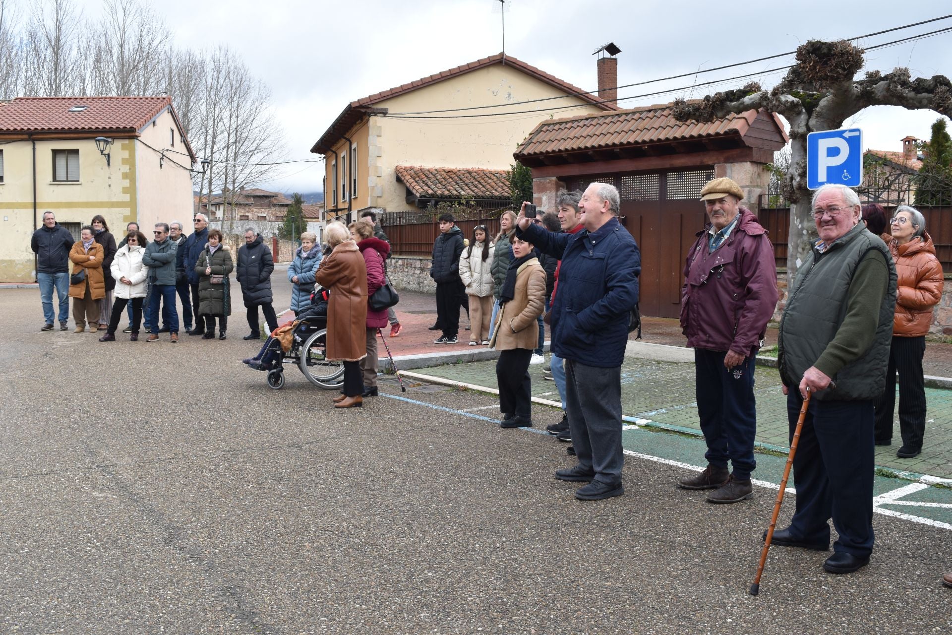 Salinas de Pisuerga se viste de Navidad con ganchillo