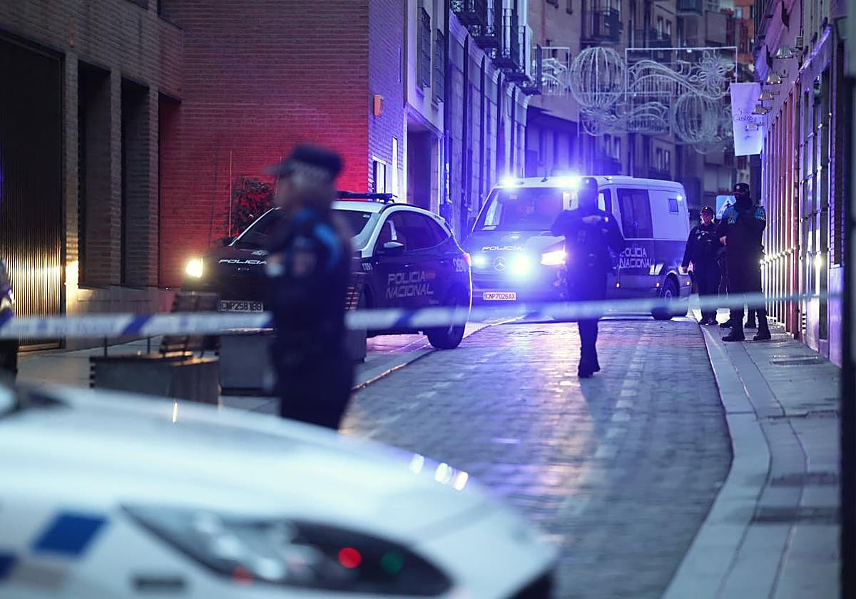 Entrada de varios de los detenidos en los juzgados de Valladolid a primera hora de este domingo.