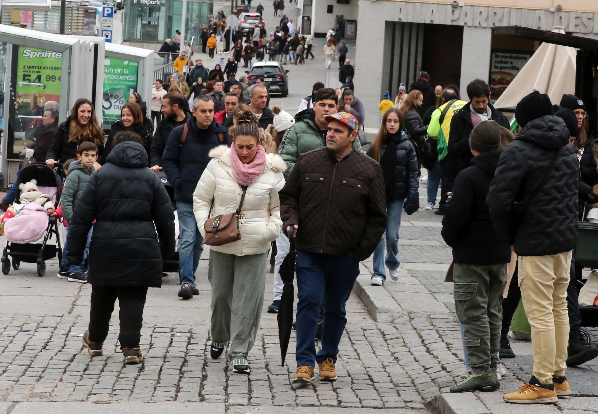La avalancha de turistas durante el puente, en imágenes