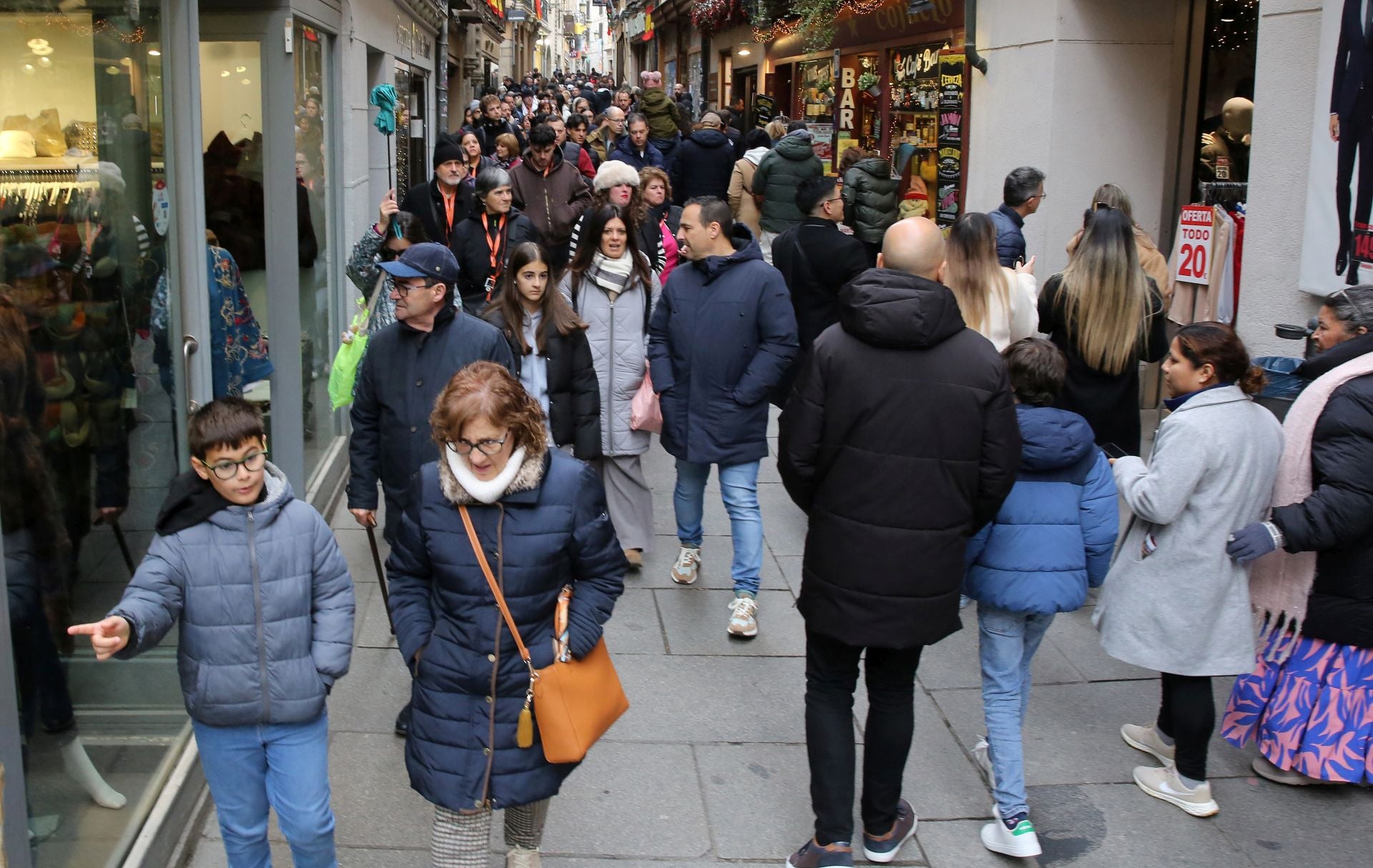 La avalancha de turistas durante el puente, en imágenes