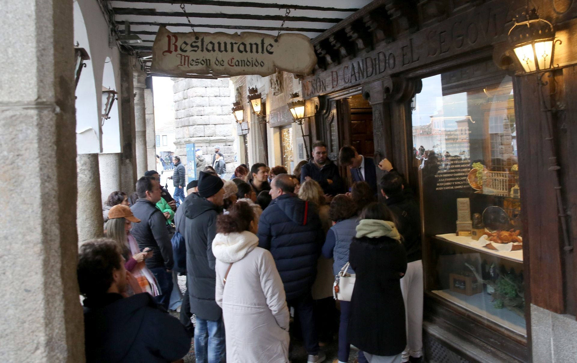 La avalancha de turistas durante el puente, en imágenes