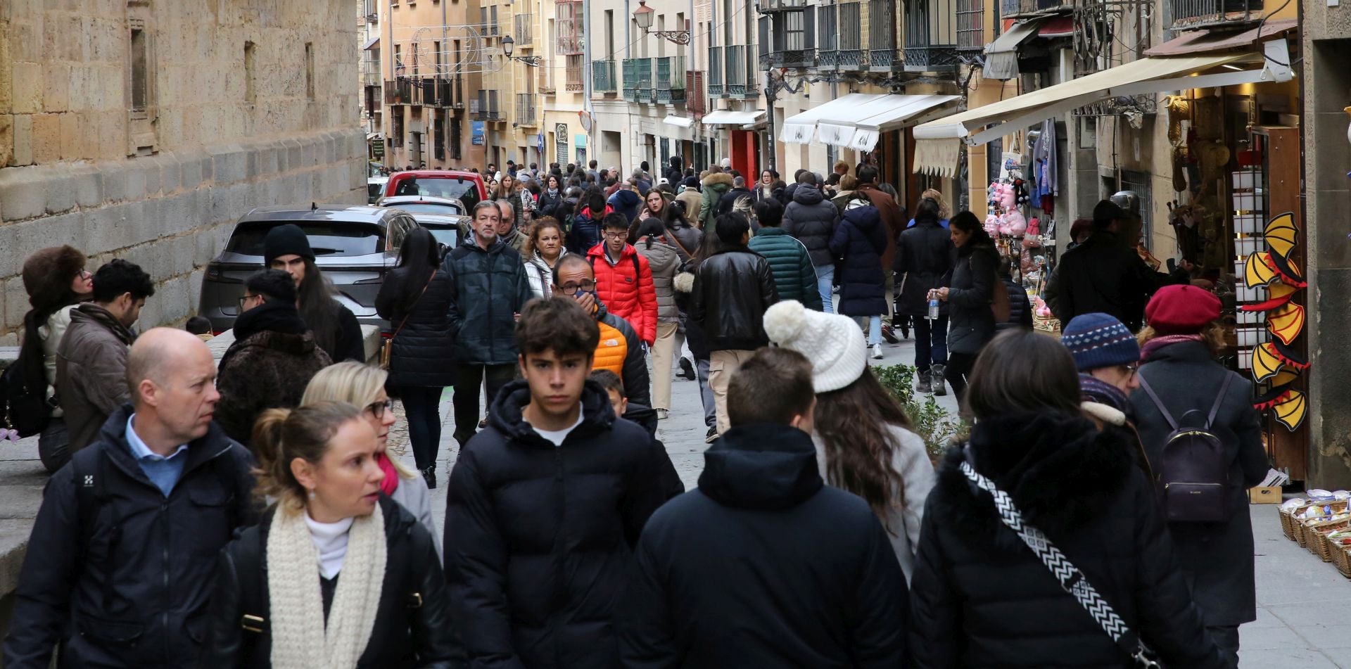 La avalancha de turistas durante el puente, en imágenes
