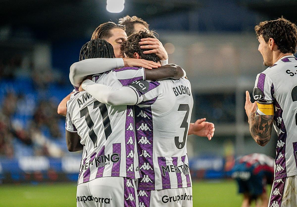 Los jugadores del Pucela celebran la victoria el pasado sábado.