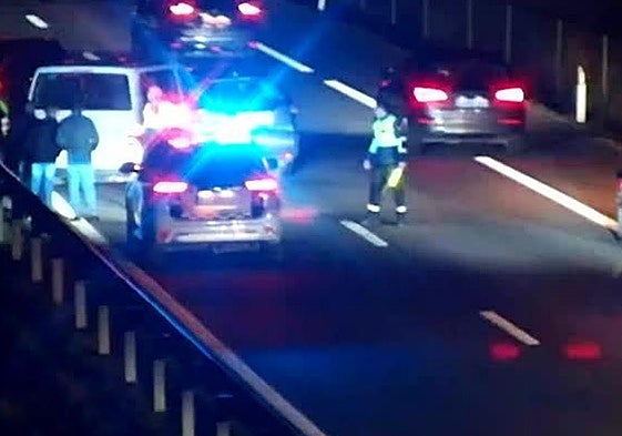 Colisión entre dos turismos y una furgoneta este lunes por la tarde en la A-62 a la altura de Tordesillas.