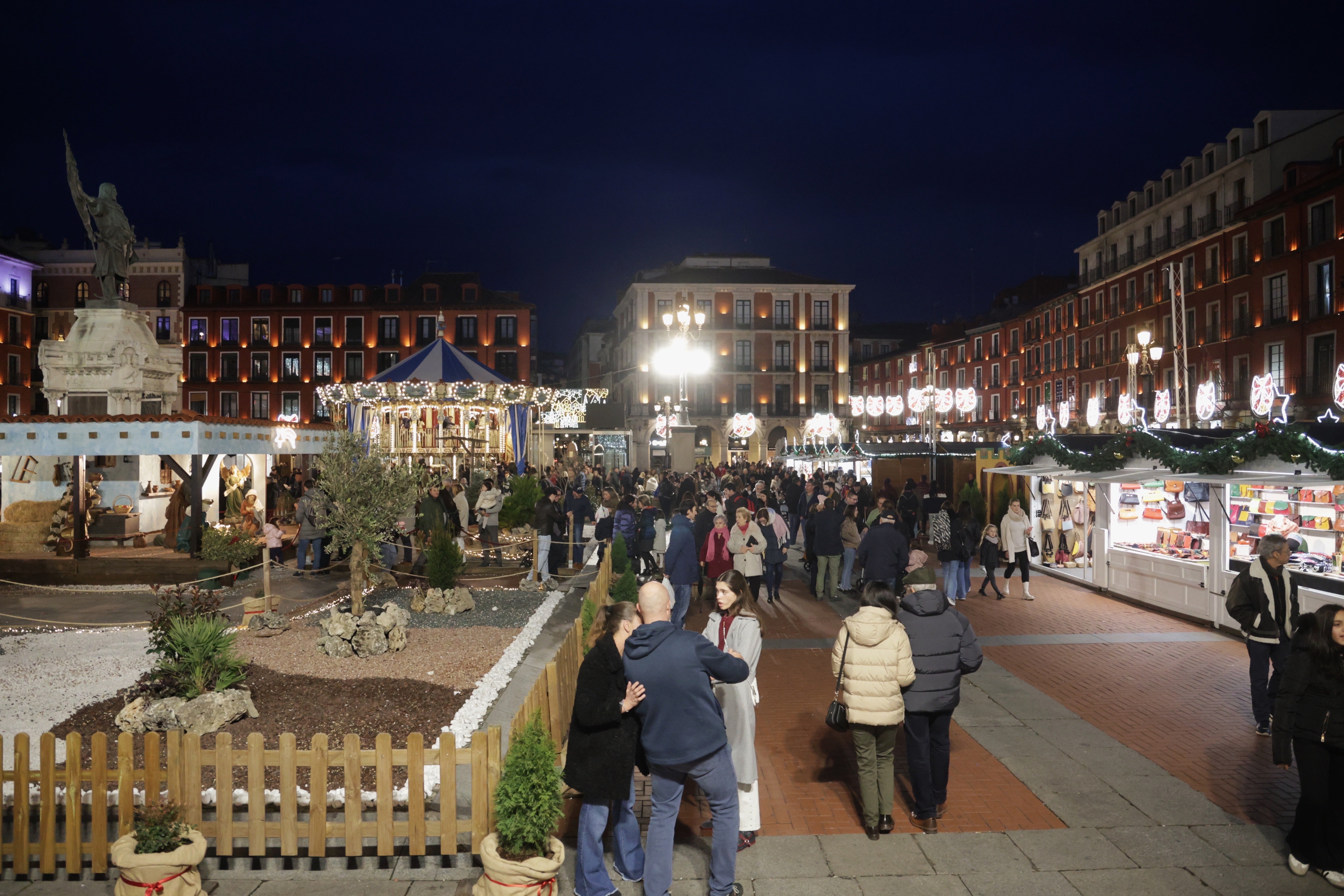 Las imágenes del mercado y el ambiente navideño en Valladolid