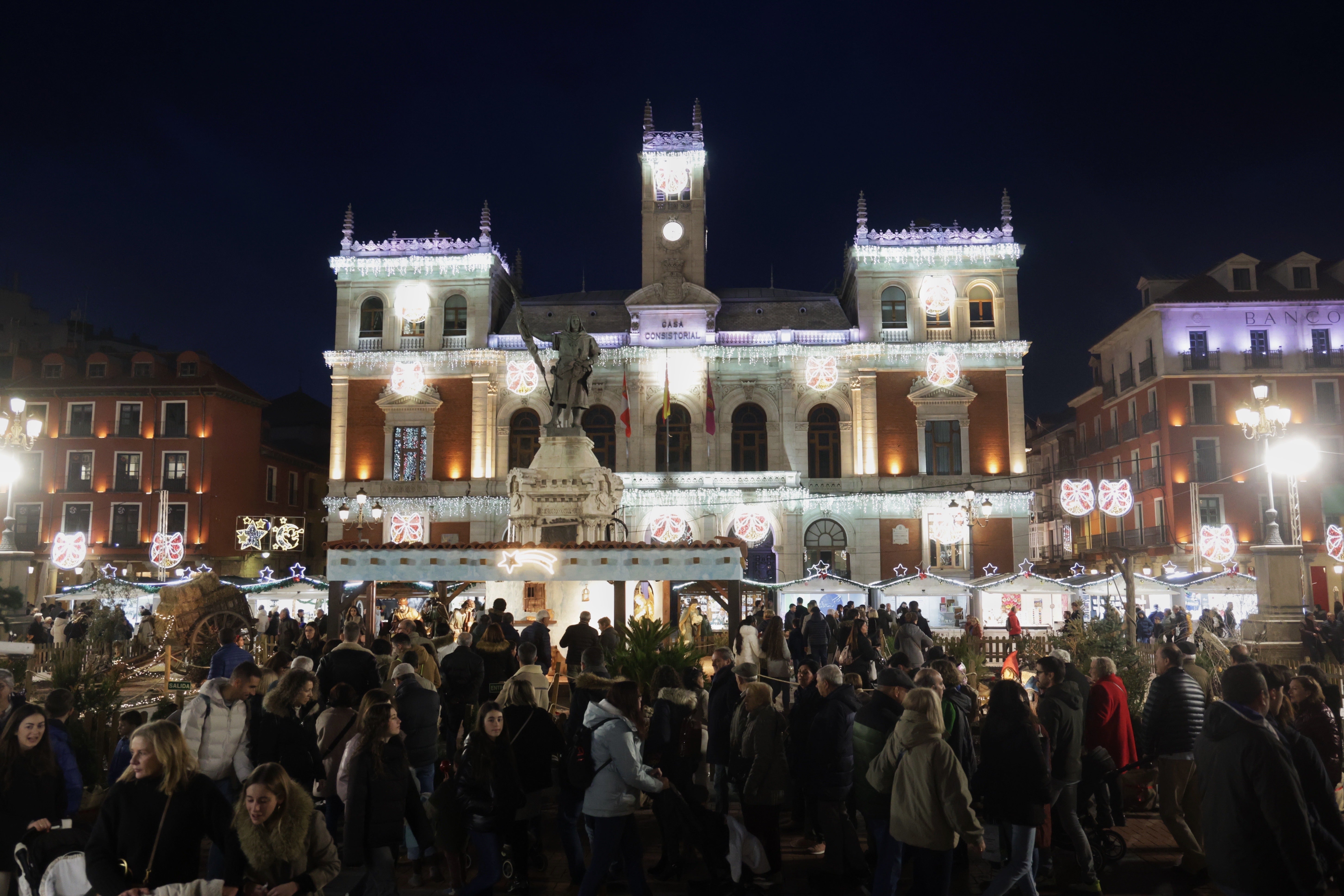 Las imágenes del mercado y el ambiente navideño en Valladolid