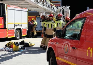 Rescatan a siete personas atrapadas en los ascensores de un bloque de la Plaza del Caño Argales