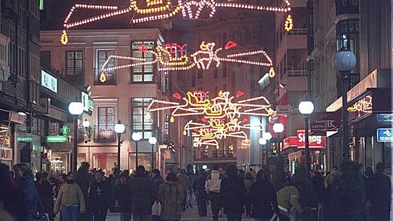 De bombillas blancas a un mar de luces led para iluminar la Navidad de Valladolid