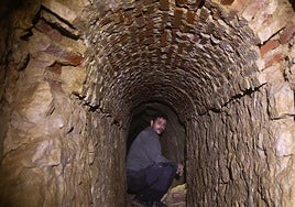 Marcos Catalina fue el primero en recorrer los 137 metros de este tramo de túnel recién descubierto.