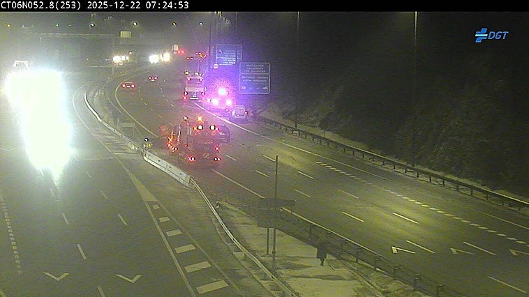 Un accidente obliga a cortar la AP-6 una hora y media