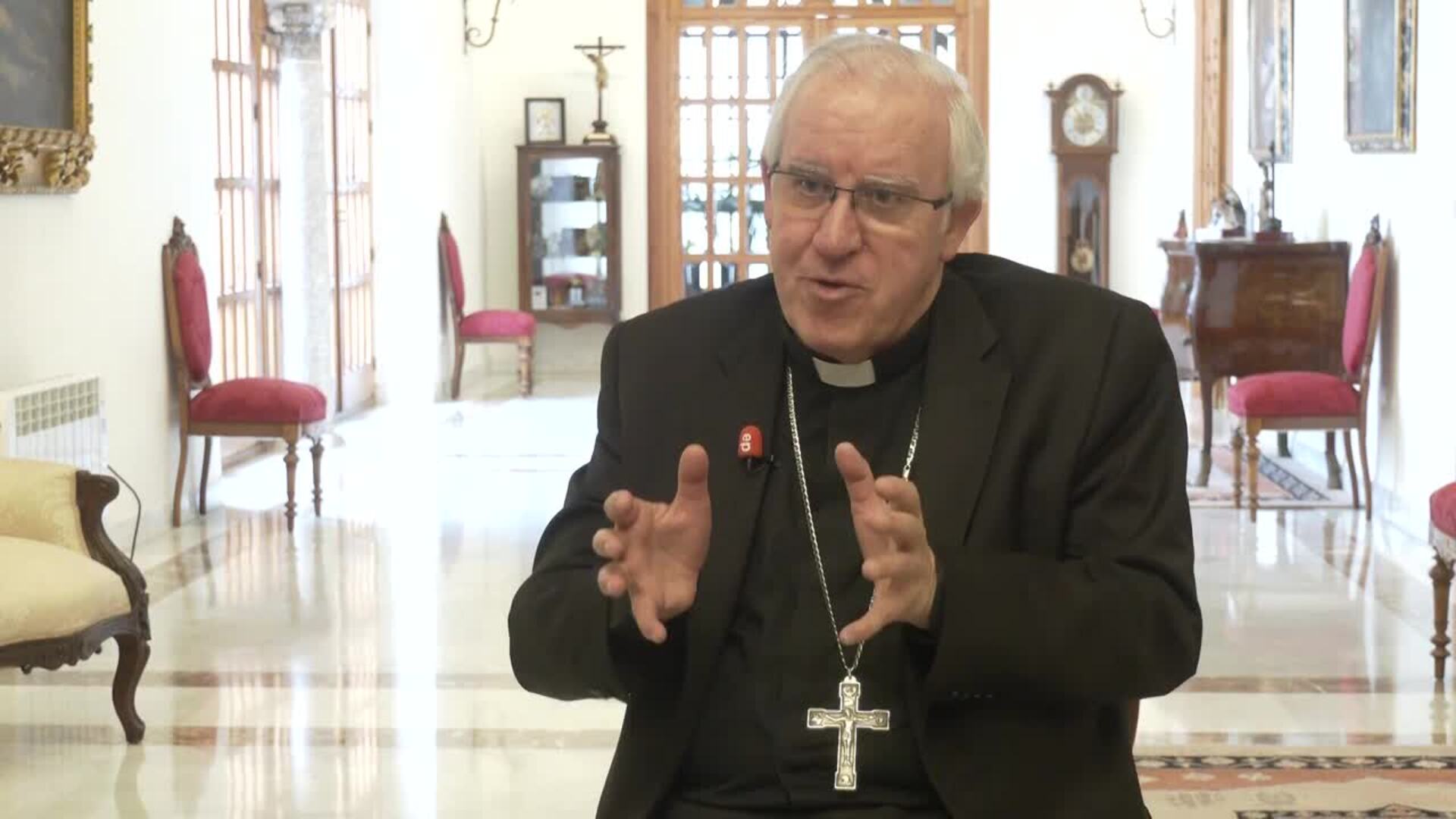 Monseñor Saiz Meneses sobre carteles de Semana Santa: "Deben ayudar a la oración"