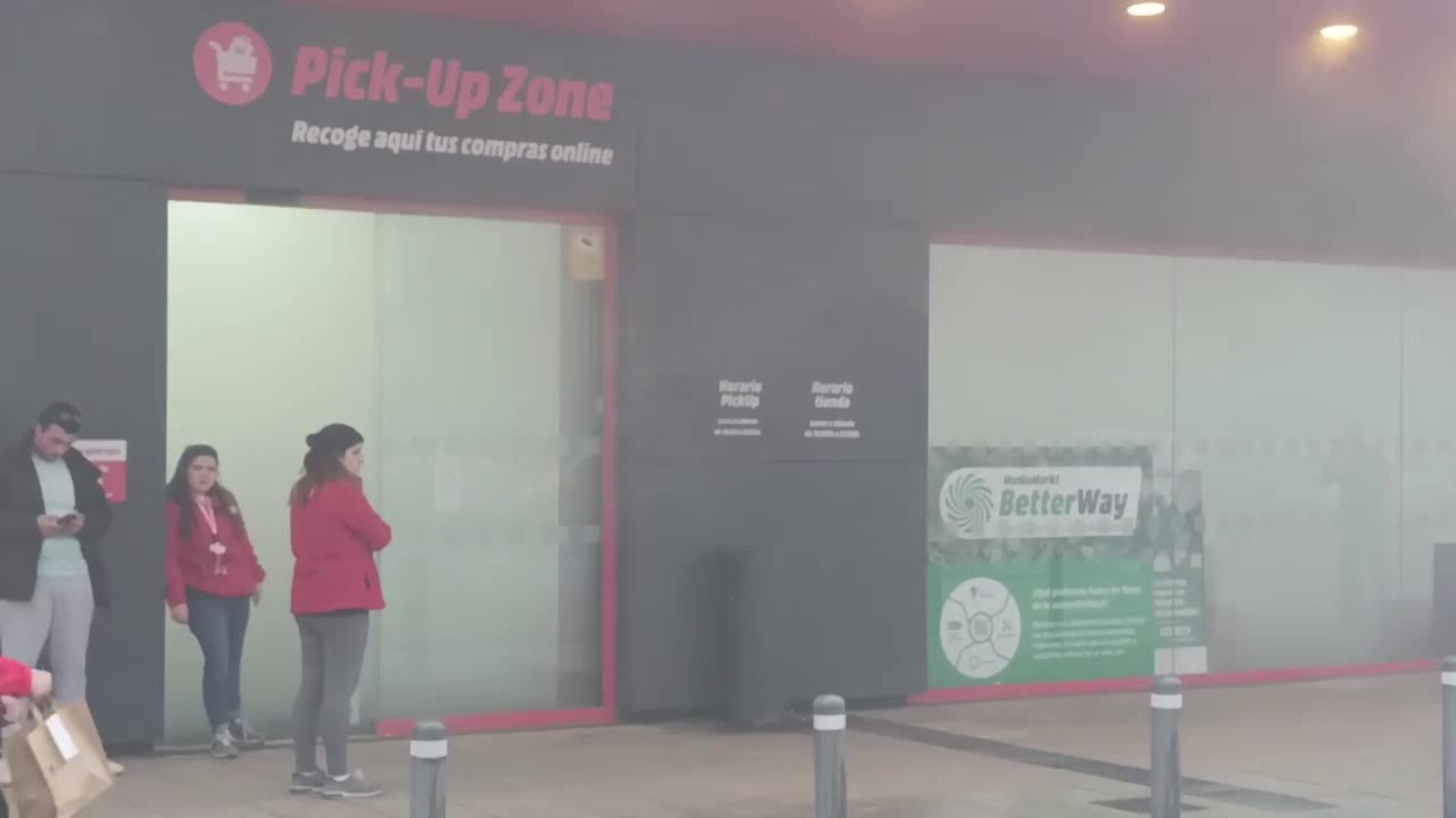 Desalojada la tienda de MediaMarkt de Arroyo tras soltar humo una alarma antintrusión