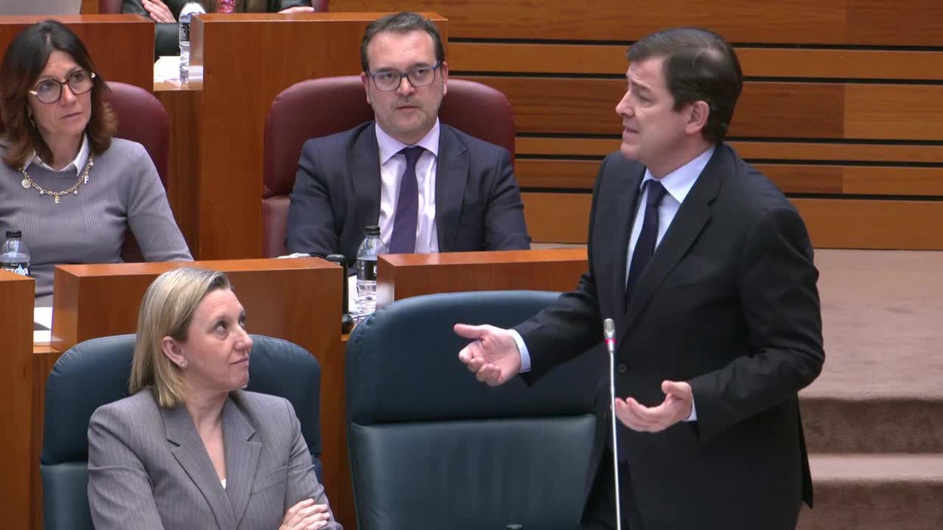 Mañueco a Vox: "Ustedes no se merecen el apoyo que tuvieron y lo perderán dentro de poco"