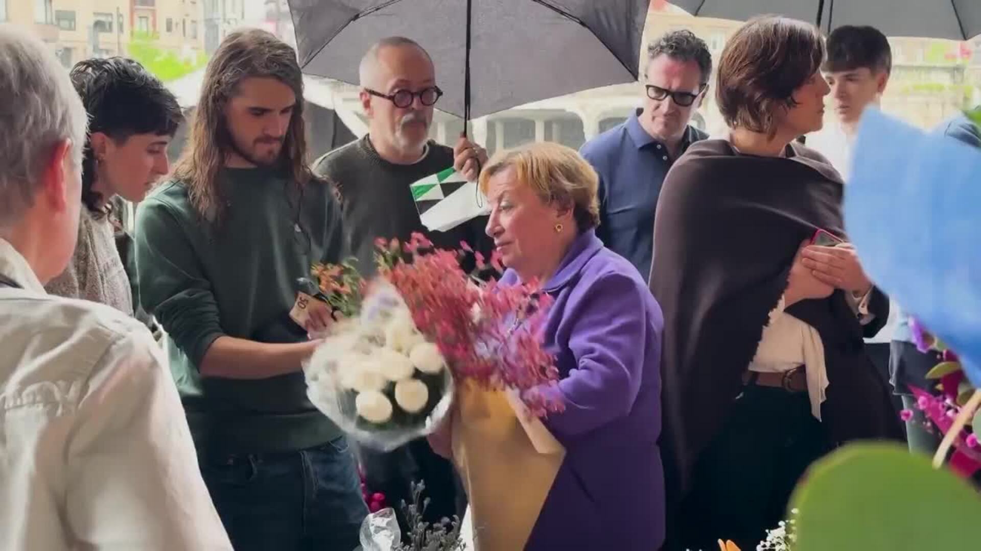 El Día de la Madre se celebra con flores y gestos de cariño por su amor incondicional