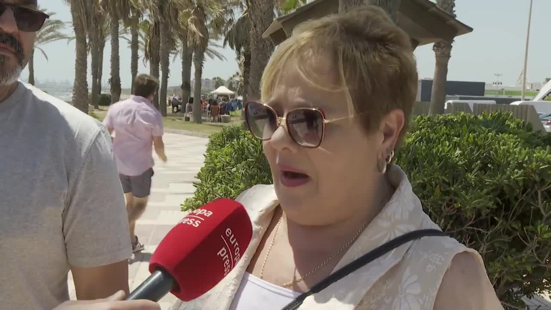 Las subidas de temperaturas mandan a los ciudadanos a las playas