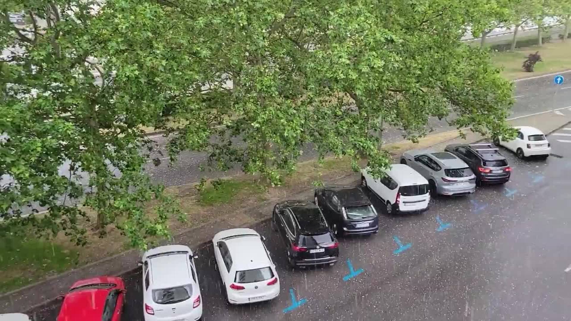 Una tormenta de granizo sorprende a Madrid en pleno junio