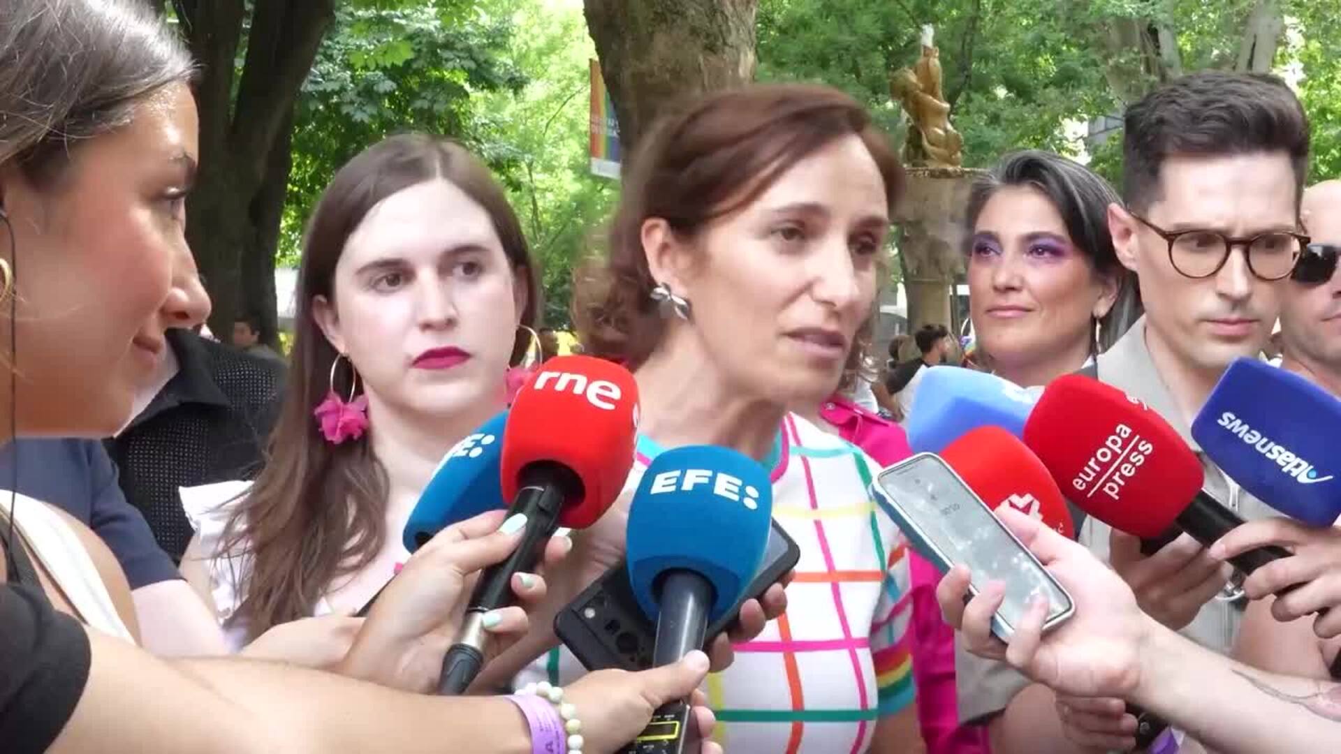 Mónica García agradece en el Orgullo la lucha por los derechos del colectivo