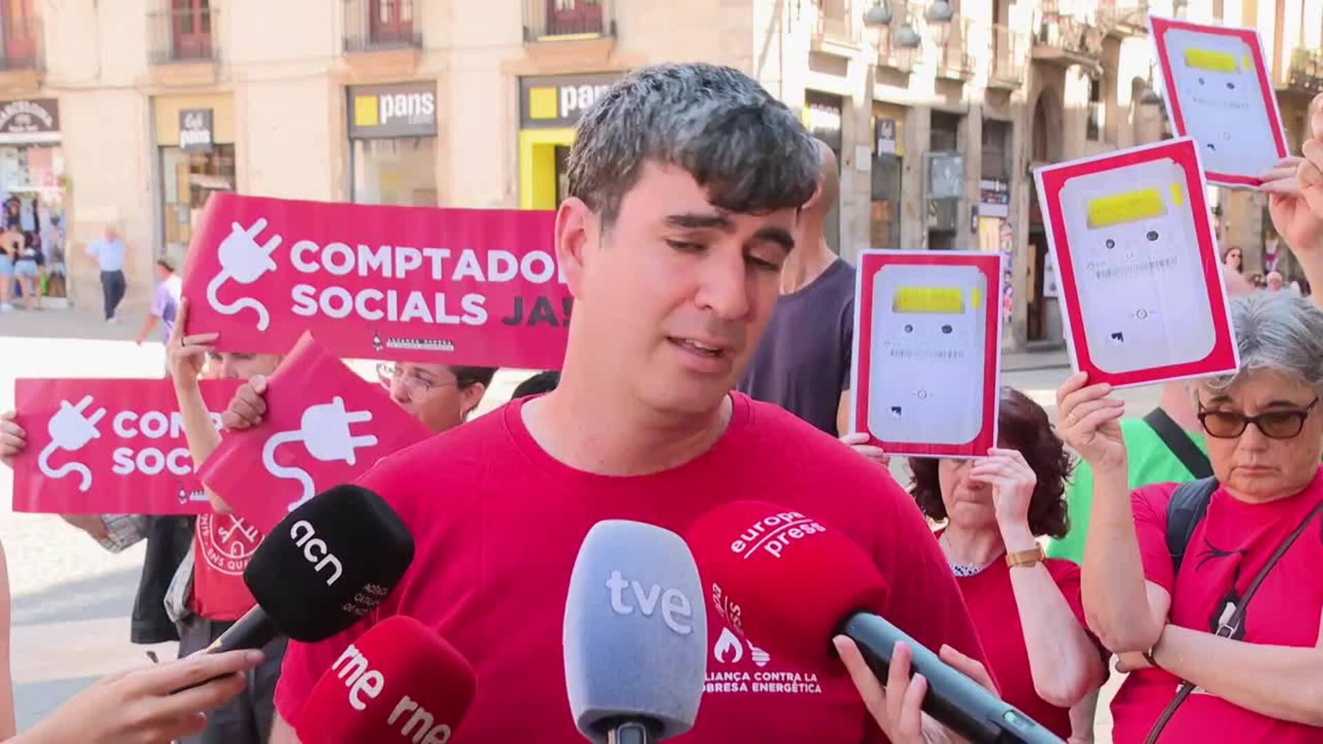 La APE afea al Govern "el bloqueo absoluto" en la instalación de contadores sociales de luz